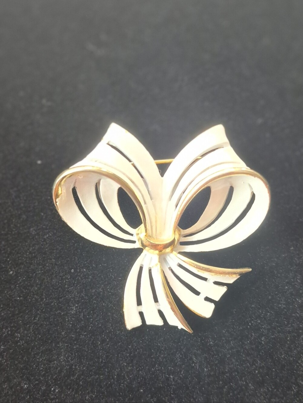 Vintage Smooth Gold Tone White Enamel  Ribbon Bow Brooch